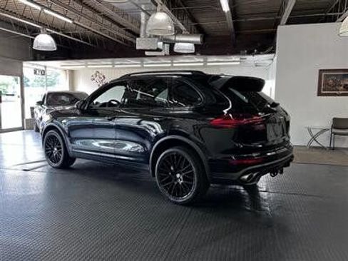 Used 2016 Porsche Cayenne S AWD/4WD image 6
