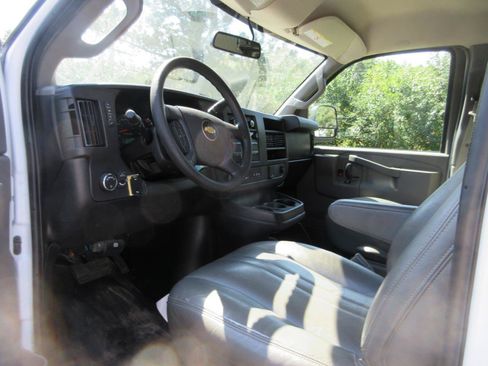 Used 2021 Chevrolet Express 2500 w/ Safety Package RWD image 3