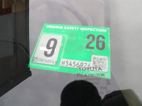 Used 2022 Toyota Avalon XLE image 25