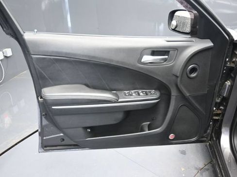 Used 2015 Dodge Charger SXT RWD image 10
