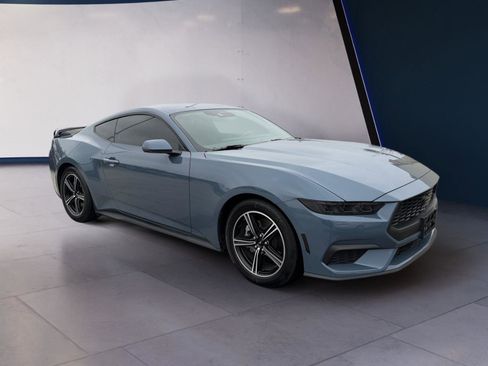 Used 2025 Ford Mustang Premium image 7