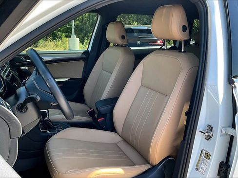 Used 2024 Volkswagen Tiguan SE image 7