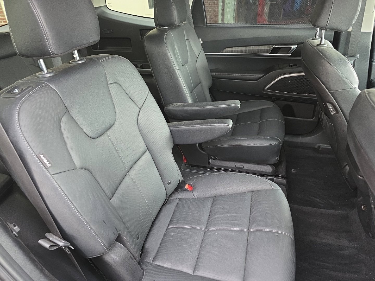 Used 2025 Kia Telluride EX w/ EX Captain's Chair Package AWD/4WD image 34