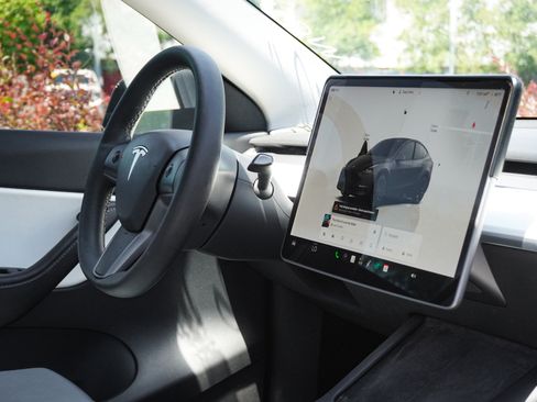Used 2022 Tesla Model Y Performance AWD/4WD image 31