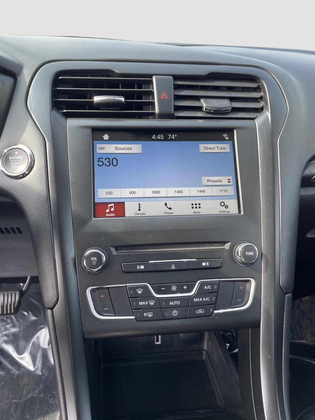 Used 2018 Ford Fusion SE w/ Equipment Group 201A FWD image 22