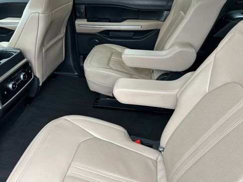 Used 2023 Ford Expedition Limited image 12