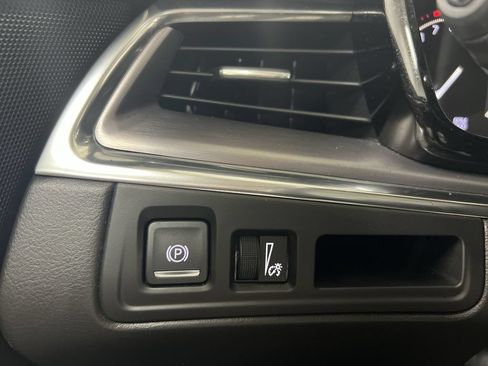 Used 2019 Cadillac XT5 Luxury AWD/4WD image 18