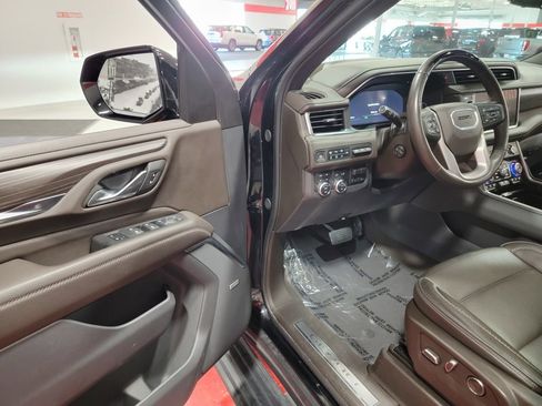 Certified 2024 GMC Yukon XL Denali w/ Denali Reserve Package image 12