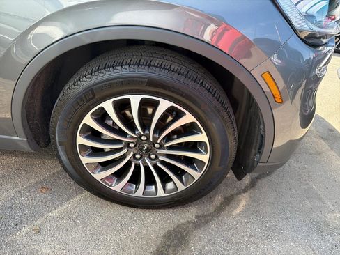 Used 2023 Lincoln Aviator AWD w/ Premium Package image 4