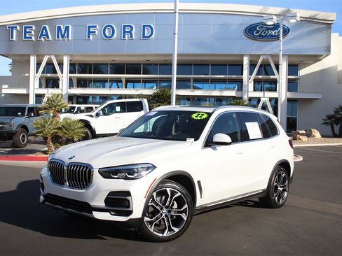 Used 2022 BMW X5 xDrive40i w/ Premium Package image 2