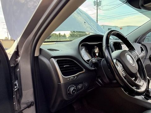 Used 2020 Jeep Cherokee Limited AWD/4WD image 47