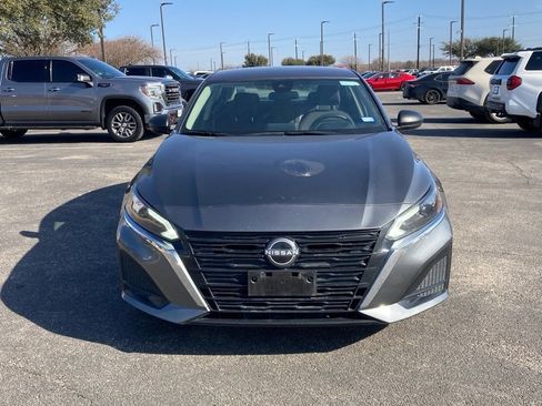 Used 2025 Nissan Altima 2.5 SV image 2