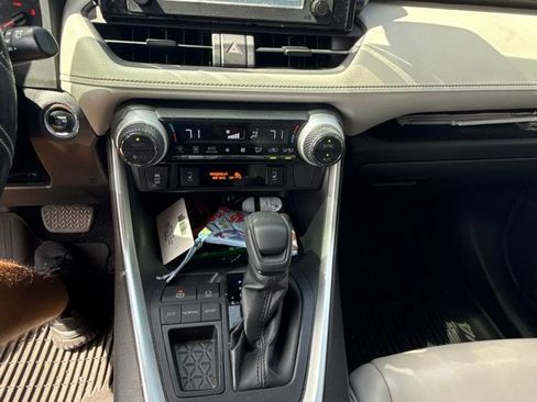 Used 2019 Toyota RAV4 XLE w/ Convenience Package FWD image 14