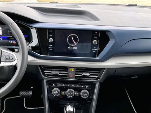 Used 2024 Volkswagen Taos SE image 7