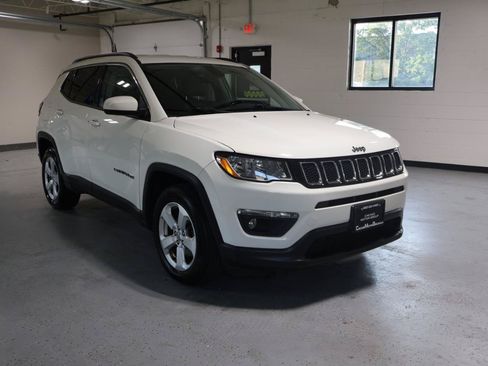 Used 2018 Jeep Compass Latitude FWD image 12