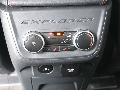 Used 2025 Ford Explorer ST-Line w/ Premium Package RWD image 35
