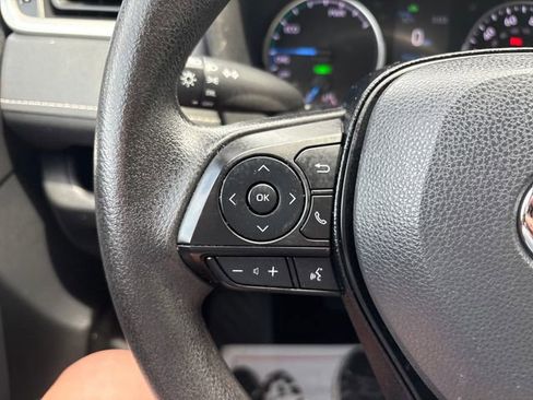 Used 2021 Toyota RAV4 LE AWD/4WD image 12