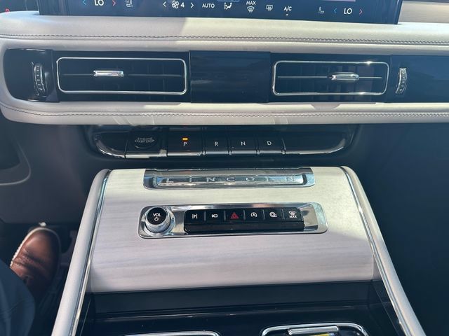 Used 2025 Lincoln Aviator Reserve w/ Luxury Package AWD/4WD image 18