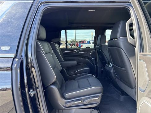 Used 2022 Cadillac Escalade ESV Premium Luxury image 17