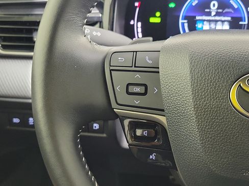 Used 2025 Toyota Camry SE w/ Convenience Package FWD image 23