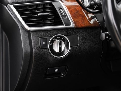 Used 2015 Mercedes-Benz GL 550 4MATIC image 27