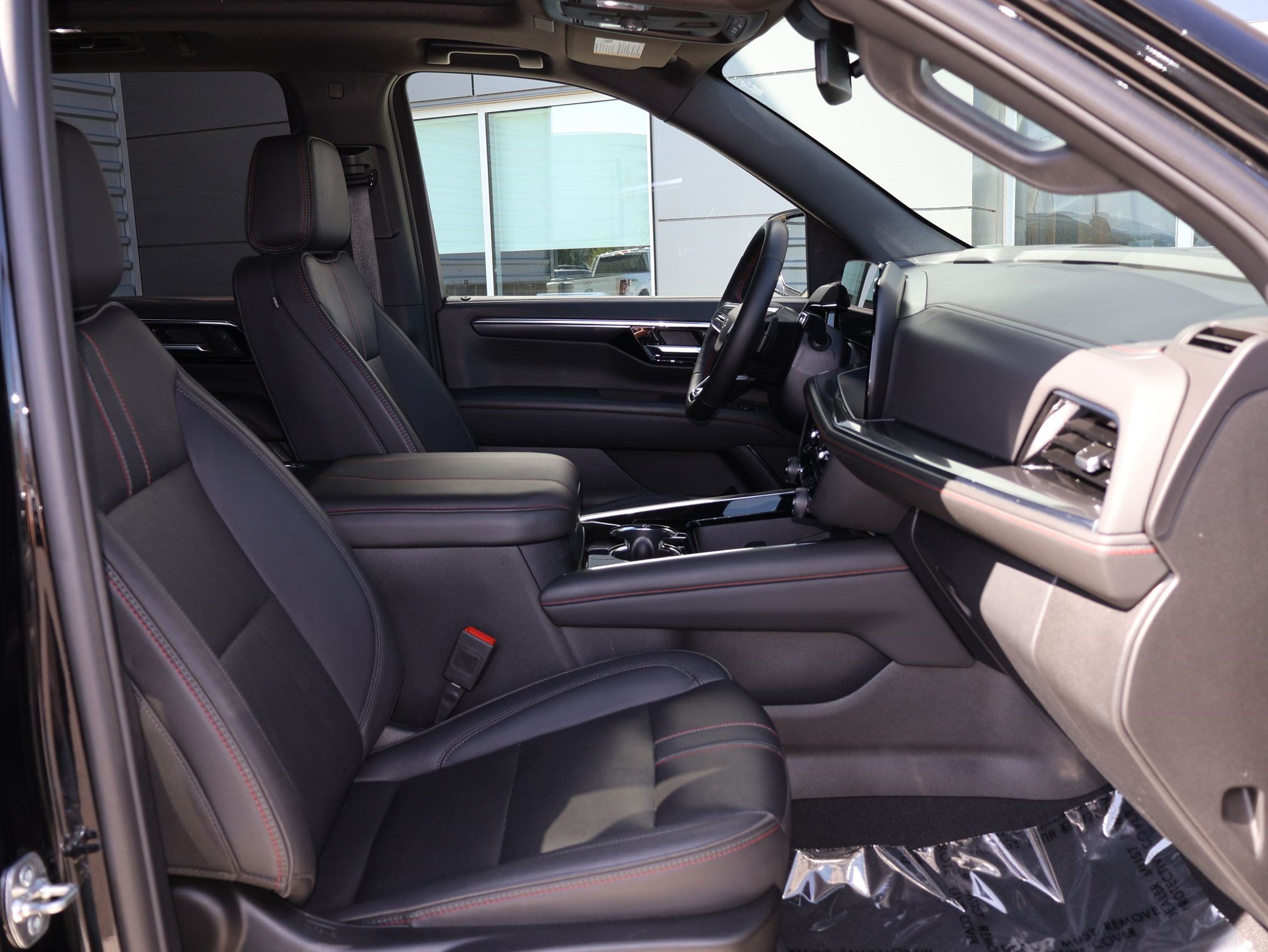 Used 2025 Chevrolet Suburban RST w/ Comfort Package AWD/4WD image 32