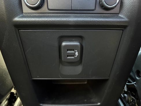 Used 2023 Chevrolet Traverse LT FWD image 39