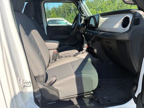 Used 2024 Jeep Wrangler Unlimited Sport AWD/4WD image 48
