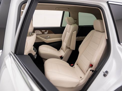 New 2026 Mercedes-Benz GLS 450 4MATIC image 19