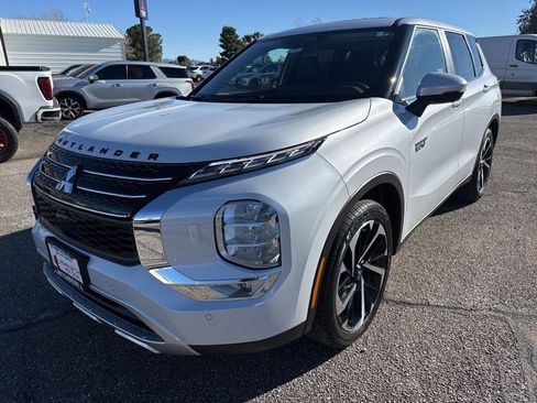 New 2025 Mitsubishi Outlander SE image 3