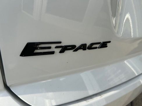 Certified 2022 Jaguar E-PACE SE image 22