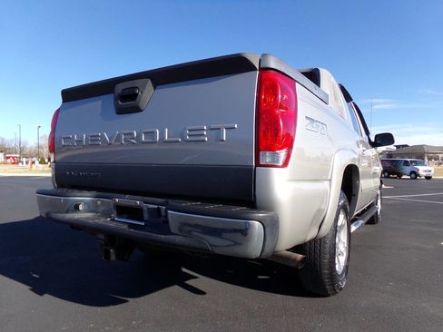 Used 2005 Chevrolet Avalanche Z71 w/ Sun And Sound Package image 23