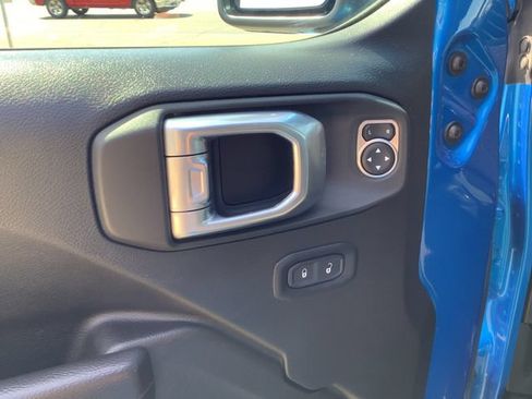 Used 2022 Jeep Gladiator Sport AWD/4WD image 10