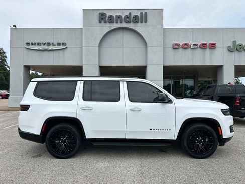 Used 2023 Jeep Wagoneer Series II RWD image 8