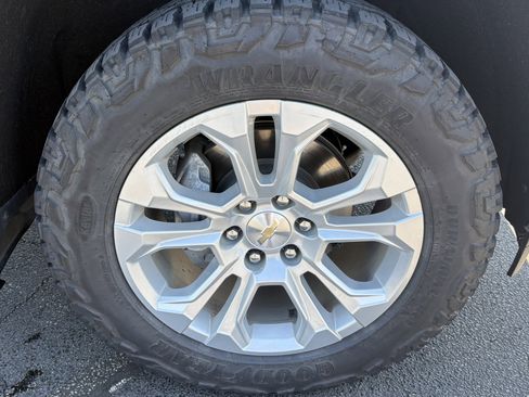 Used 2023 Chevrolet Silverado 1500 LTZ AWD/4WD image 15