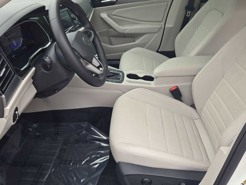 Used 2023 Volkswagen Jetta SE w/ Panoramic Sunroof Package image 17