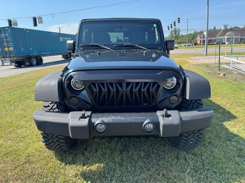 Used 2012 Jeep Wrangler Unlimited Sahara w/ Connectivity Group AWD/4WD image 6