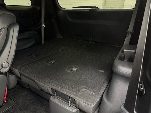 Used 2024 Hyundai Palisade Calligraphy image 12