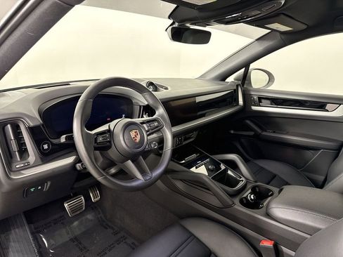 Certified 2025 Porsche Cayenne S image 4