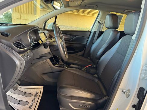 Used 2020 Buick Encore Preferred image 11