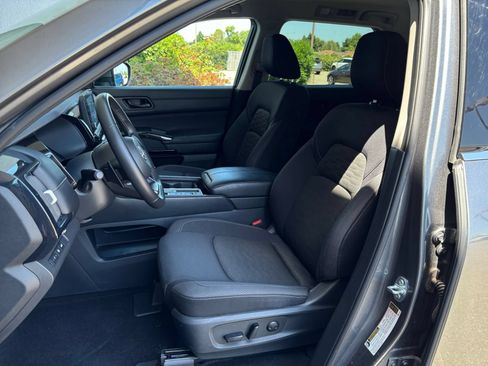 Used 2025 Nissan Pathfinder SV FWD image 34
