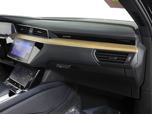 Used 2024 Audi Q8 e-tron Premium Plus w/ Premium Plus Package image 14