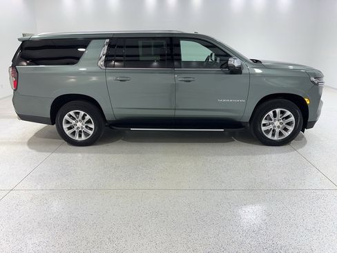 Used 2024 Chevrolet Suburban Premier image 6
