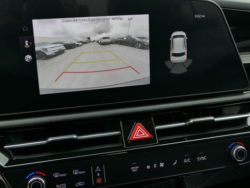 Used 2025 Kia Niro EX image 19