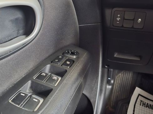 Used 2017 Kia Soul + image 21