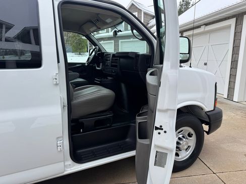 Used 2015 Chevrolet Express 2500 LS image 14