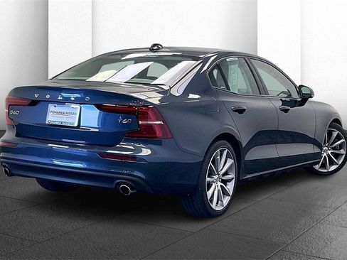 Used 2019 Volvo S60 T6 Momentum w/ Premium Package image 12