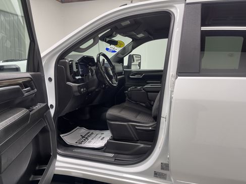Used 2024 Chevrolet Silverado 2500 LT image 9