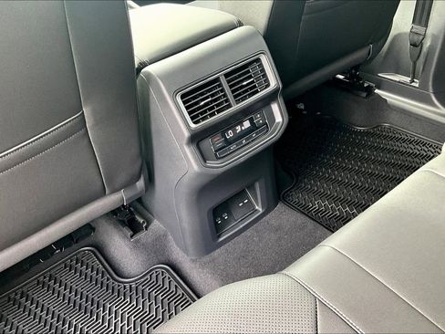 New 2026 Volkswagen Atlas SE FWD image 17