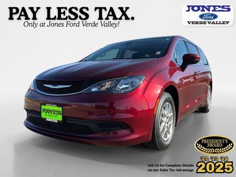 Used 2021 Chrysler Voyager LX FWD image 1